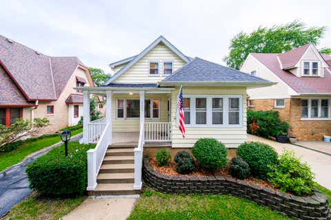 Photo of 2555 N 72nd St, Wauwatosa, WI 53213 (MLS # 1977397)