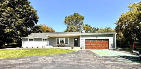 Photo of 17360 Patricia Ln, Brookfield, WI 53045 (MLS # 1937367)