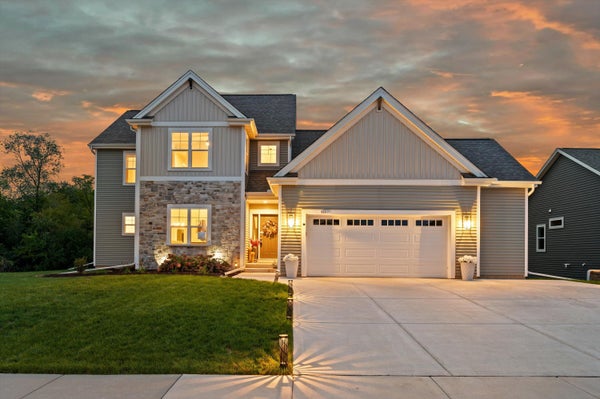 923 KOHLWEY DR, GRAFTON, WI 53024 - Image 95e898577f1e115e0027060bf533b8a5/4265739889