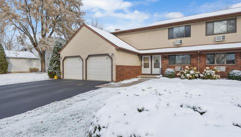 Photo of 73 University Dr, Fond Du Lac, WI 54935 (MLS # 1952148)