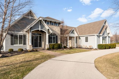 Photo of N39W23612 Grey Fox Ct, Pewaukee, WI 53072 (MLS # 1955643)