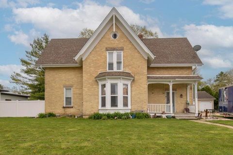 Photo of 308 S Kettle Moraine Dr, Slinger, WI 53086 (MLS # 1960703)