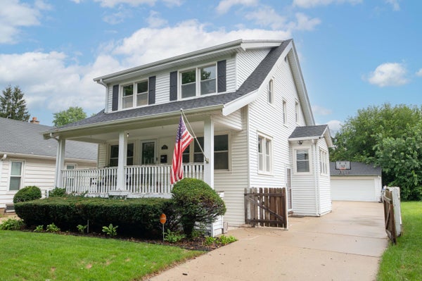 2924 N 74TH ST, MILWAUKEE, WI 53210 - Image 9627adec440fd8d724fbded6f2eef490/4141553872
