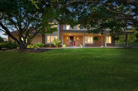 Photo of S67W23715 Fernwood Ct, Vernon, WI 53189 (MLS # 1973114)