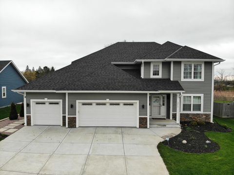 Photo of 3977 E Oakwood Rd, Oak Creek, WI 53154 (MLS # 1916945)