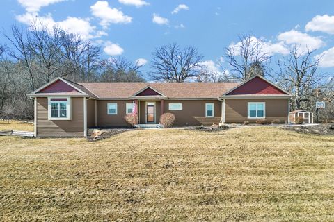 Photo of W321 S 8865 Leah Way, Mukwonago, WI 53149 (MLS # 1951695)