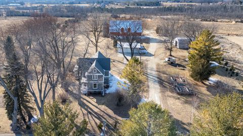 Photo of 1615 Ulao Pkwy S, Grafton, WI 53024 (MLS # 1952458)