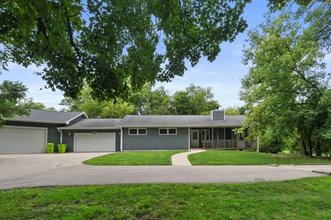 Photo of 32 S Walworth Ave, Williams Bay, WI 53191 (MLS # 1951091)