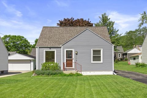 Photo of 1115 Georges Ave, Brookfield, WI 53045 (MLS # 1919436)