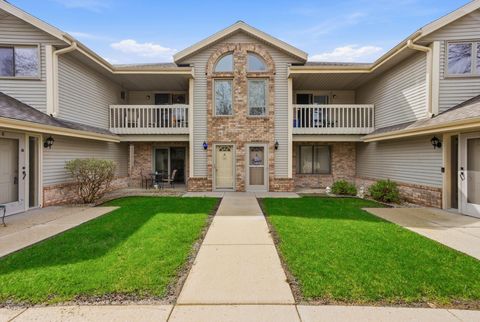 Photo of 2112 Woodburn Rd, Waukesha, WI 53188 (MLS # 1958134)