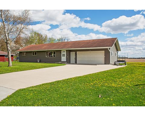 Photo of 203 W Linden St, Abbotsford, WI 54405 (MLS # 1963397)
