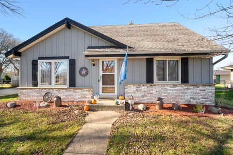 Photo of 7335 S Lenox Ave, Oak Creek, WI 53154 (MLS # 1903858)