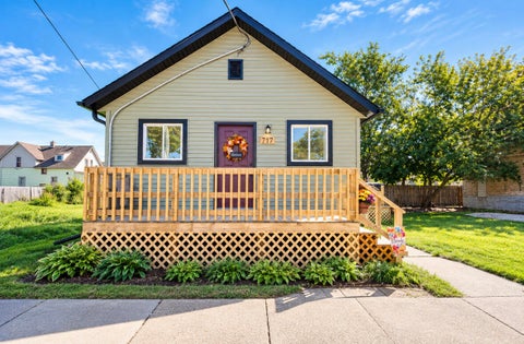 Photo of 717 Hubbard St, Racine, WI 53402 (MLS # 1980123)