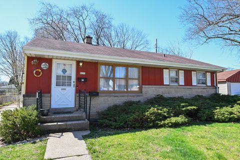 Photo of 8233 W Lancaster Ave, Milwaukee, WI 53218 (MLS # 1957613)