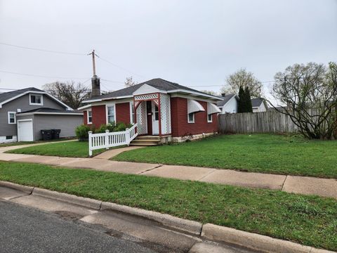 Photo of 1312 Hayes St, La Crosse, WI 54603 (MLS # 1958139)