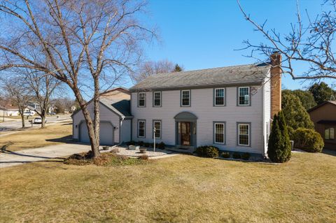 Photo of 269 W Acorn Dr, Grafton, WI 53024 (MLS # 1953459)