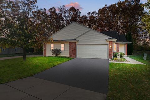 Photo of 1337 E Buckwood Dr, Oak Creek, WI 53154 (MLS # 1941553)