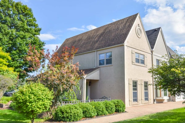 2220 STONECROFT DR, GRAFTON, WI 53024 - Image 9798d5ab44d76f733a5ed0cd64cde0ab/1981306559