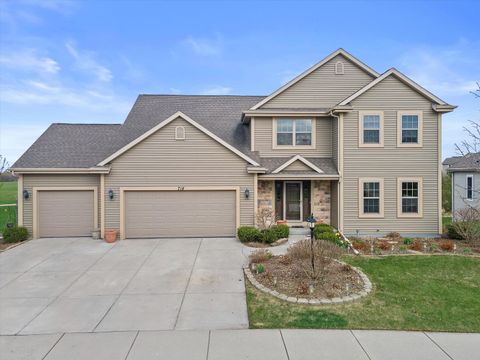 Photo of 718 Greystone Dr, Port Washington, WI 53074 (MLS # 1916088)