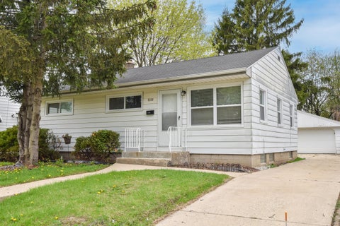 Photo of 8106 W Herbert Ave, Milwaukee, WI 53218 (MLS # 1979334)