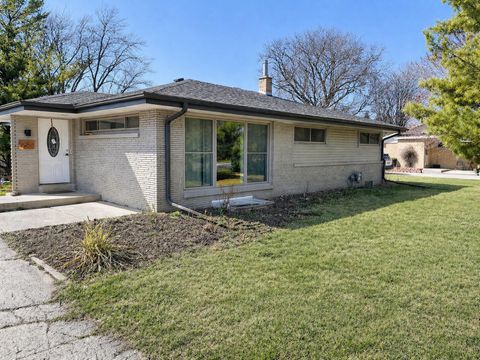 Photo of 2985 Arbor Dr, Brookfield, WI 53005 (MLS # 1959595)