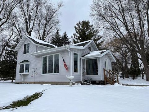 Photo of 1304 Boomer St, Watertown, WI 53094 (MLS # 1955704)