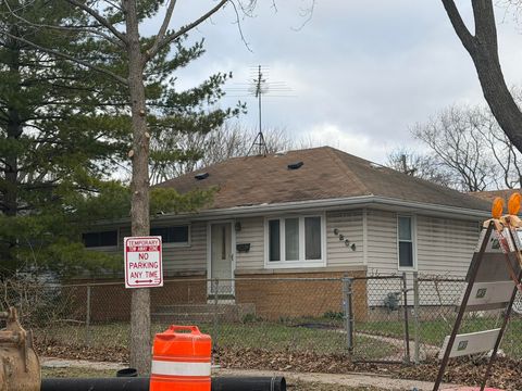 Photo of 6204 W THURSTON Ave, Milwaukee, WI 53218 (MLS # 1957766)