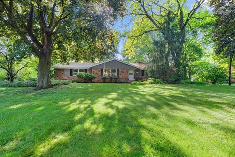 Photo of W225N247 Lexington Dr, Pewaukee, WI 53186 (MLS # 1966118)