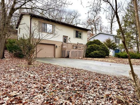 Photo of 29933 Greenleaf Dr, Burlington, WI 53105 (MLS # 1946942)