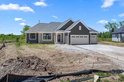 Photo of W251N2437 Valleyview Cir, Pewaukee, WI 53072 (MLS # 1969425)