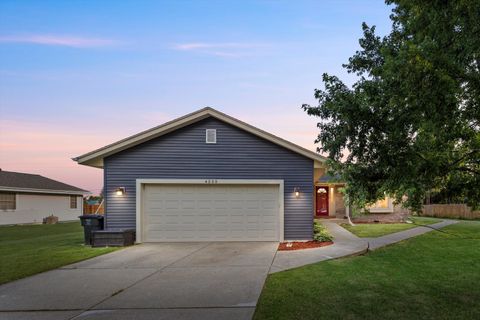 Photo of 4355 W Sherwood Dr, Franklin, WI 53132 (MLS # 1925546)