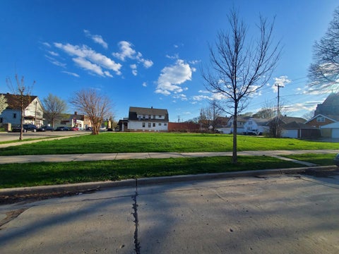 Photo of 3885-97 N Port Washington Ave, Milwaukee, WI 53212 (MLS # 1985215)