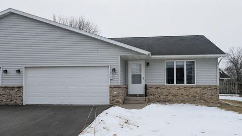 Photo of 912 Northern Sands Pl, Onalaska, WI 54650 (MLS # 1949963)