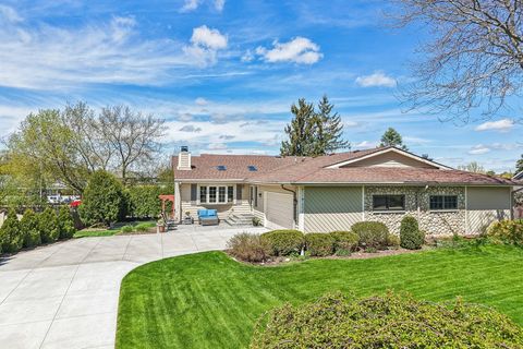 Photo of N111W16636 Esquire Ct, Germantown, WI 53022 (MLS # 1960206)
