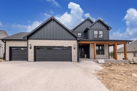 Photo of N66W21485 Sagebrush Dr, Menomonee Falls, WI 53051 (MLS # 1964064)