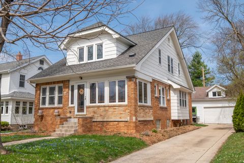 Photo of 1844 Ludington Ave, Wauwatosa, WI 53226 (MLS # 1957786)