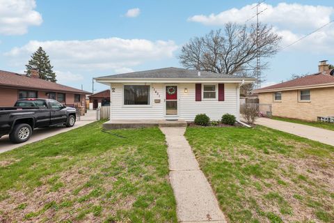 Photo of 1431 24th St, Kenosha, WI 53140 (MLS # 1959100)