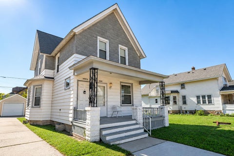 Photo of 1047 W Washington St, West Bend, WI 53095 (MLS # 1984974)