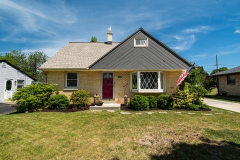 Photo of 608 Williams Ave, South Milwaukee, WI 53172 (MLS # 1963152)