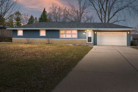 Photo of 3355 S El Sirroco Dr, New Berlin, WI 53151 (MLS # 1952875)