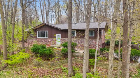Photo of 21195 Mary Lynn Dr, Brookfield, WI 53045 (MLS # 1961273)