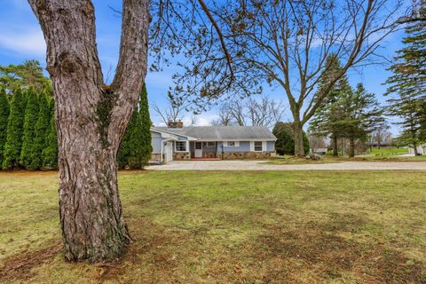 Photo of 18635 Benington Dr, Brookfield, WI 53045 (MLS # 1955898)