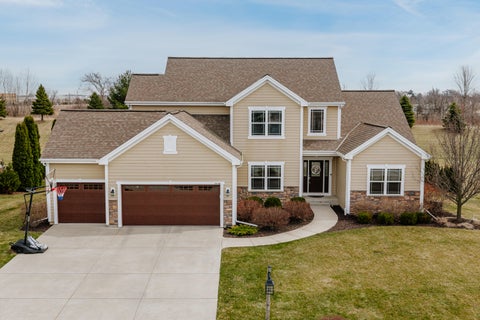 Photo of 10194 S 34th St, Franklin, WI 53132 (MLS # 1956593)