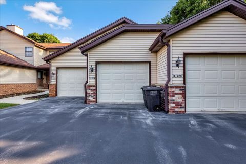 Photo of 8127 S Legend Dr, Franklin, WI 53132 (MLS # 1925792)