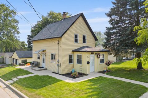 Photo of 321 W Dodge St, Port Washington, WI 53074 (MLS # 1929323)