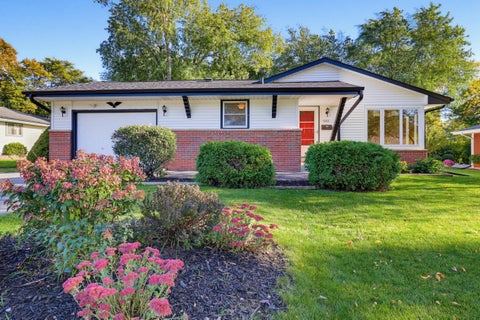 Photo of 5421 Laura Ln, Greendale, WI 53129 (MLS # 1984075)