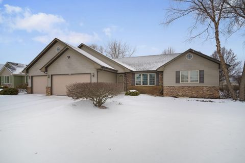 Photo of 4066 W Whispering Ridge Pass, Franklin, WI 53132 (MLS # 1949432)