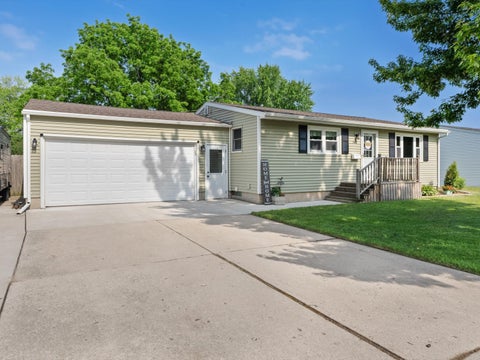 Photo of 1445 Daisy Dr, Manitowoc, WI 54220 (MLS # 1969608)