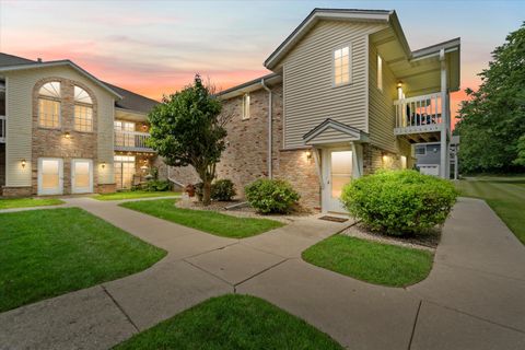 Photo of 330 W Aspen Dr, Oak Creek, WI 53154 (MLS # 1927824)