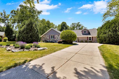 Photo of 2311 W Kenboern Dr, Glendale, WI 53209 (MLS # 1966315)